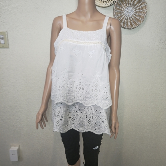 Umgee Size Medium  Crochet  Ruffle Top Blouse white - Picture 9 of 10